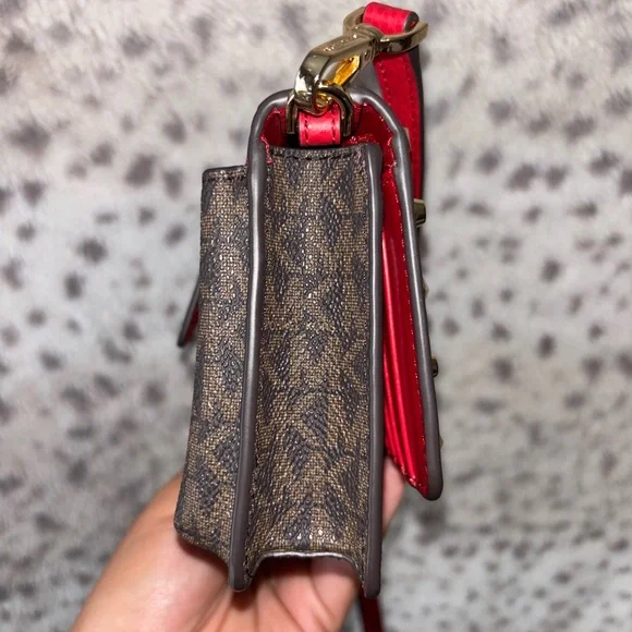 MICHAEL KORS JET SET CHARM SMALL STUDDED CELLPHONE CROSSBODY BAG